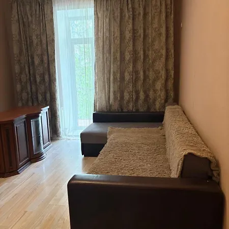 подобова оренда 2-поверхової 4-кімнатної квартири в центрі одеси * Odessa