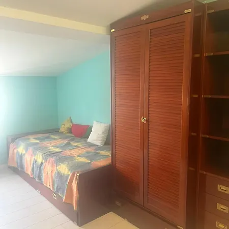 подобова оренда 2-поверхової 4-кімнатної квартири в центрі одеси דירה *