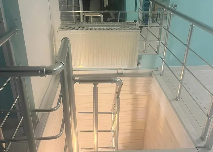 подобова оренда 2-поверхової 4-кімнатної квартири в центрі одеси * Odessa