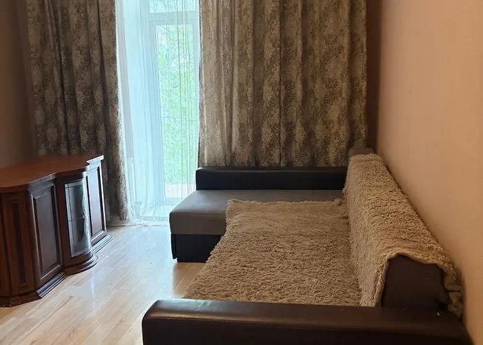 подобова оренда 2-поверхової 4-кімнатної квартири в центрі одеси * Odessa