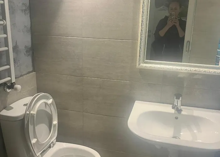 подобова оренда 2-поверхової 4-кімнатної квартири в центрі одеси *