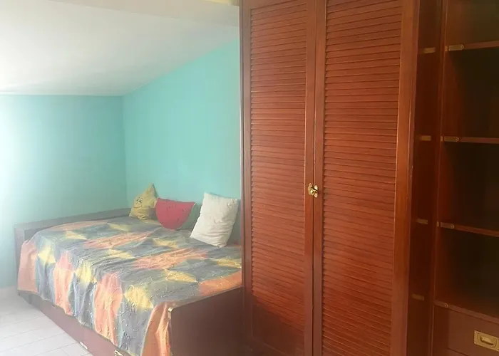 подобова оренда 2-поверхової 4-кімнатної квартири в центрі одеси Apartment *