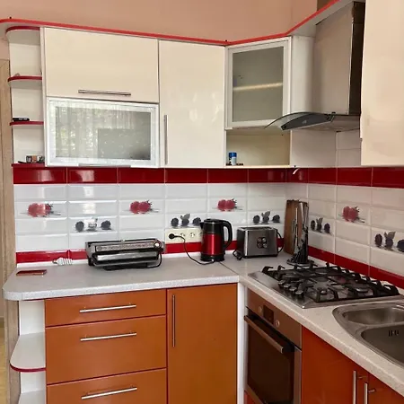 подобова оренда 2-поверхової 4-кімнатної квартири в центрі одеси Odessa