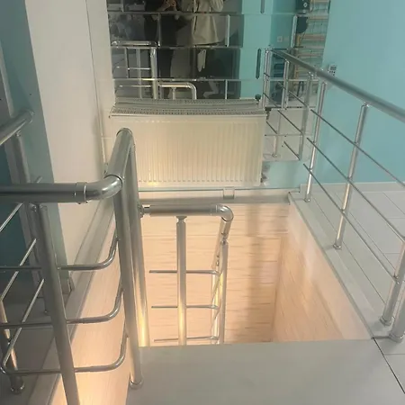 подобова оренда 2-поверхової 4-кімнатної квартири в центрі одеси * Odessa