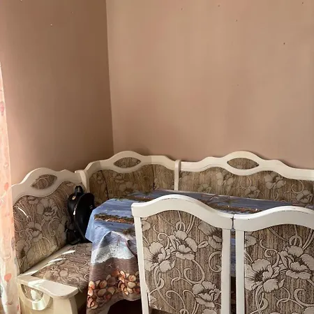 подобова оренда 2-поверхової 4-кімнатної квартири в центрі одеси *