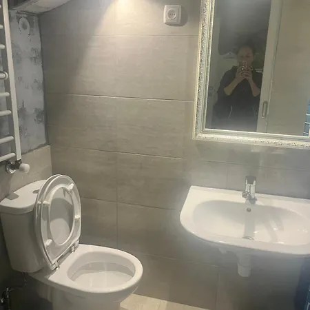 подобова оренда 2-поверхової 4-кімнатної квартири в центрі одеси *