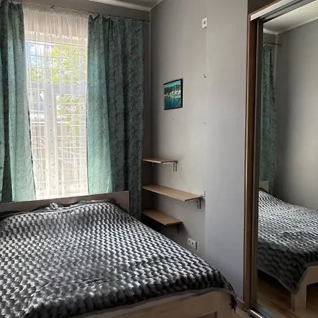 подобова оренда 2-поверхової 4-кімнатної квартири в центрі одеси * Odessa