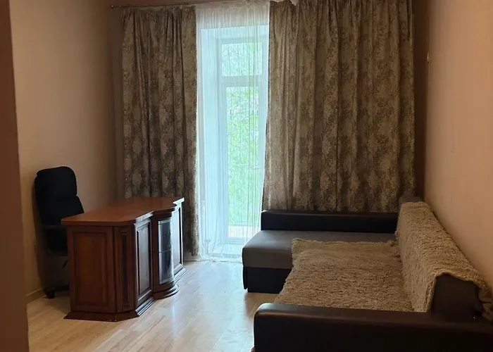 подобова оренда 2-поверхової 4-кімнатної квартири в центрі одеси