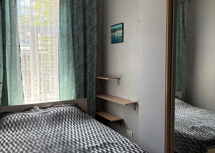 подобова оренда 2-поверхової 4-кімнатної квартири в центрі одеси * Odessa