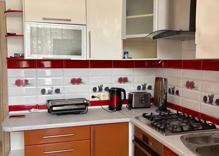 подобова оренда 2-поверхової 4-кімнатної квартири в центрі одеси Odessa