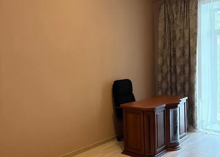 подобова оренда 2-поверхової 4-кімнатної квартири в центрі одеси Odessa