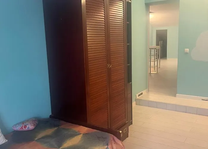 подобова оренда 2-поверхової 4-кімнатної квартири в центрі одеси * Odessa